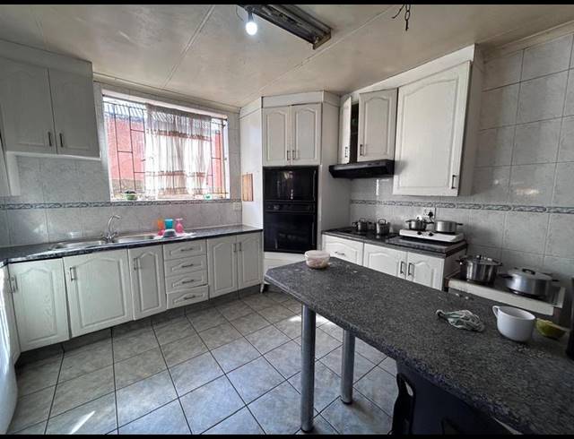 14 BEDROOM HOUSE FOR SALE IN TURFFONTEIN